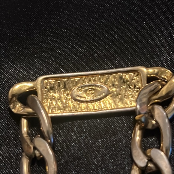 CHANEL Vintage 1980s Cuban Bracelet Gold Tone Made in France - Picture 5 of 8